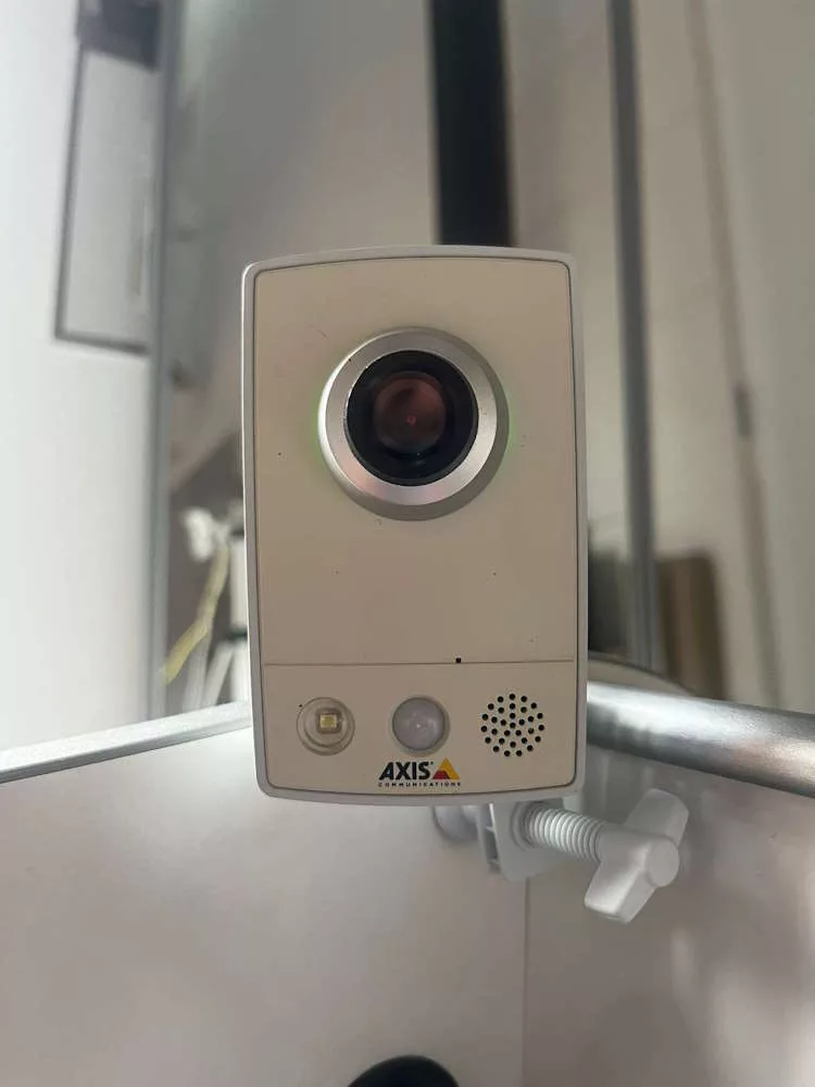 Flussi delle telecamere Axis visualizzati in diretta tramite Milestone sul video wall EMD