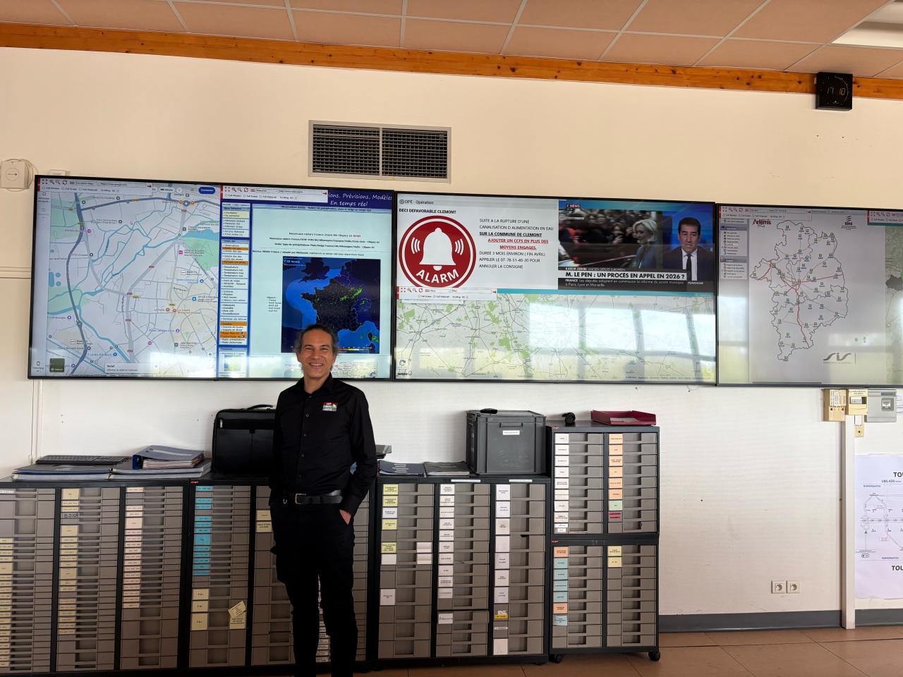 Module de consignes opérationnelles affiché sur le mur d'images d'un centre de traitement de l'alerte SDIS