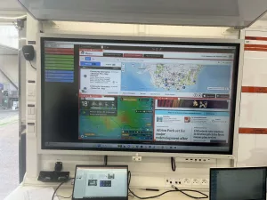 Intérieur du poste de commandement mobile des sapeurs-pompiers de Seine-Maritime