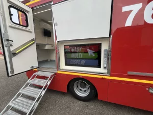 Écrans de supervision du centre de secours SDIS 76 en configuration mobile
